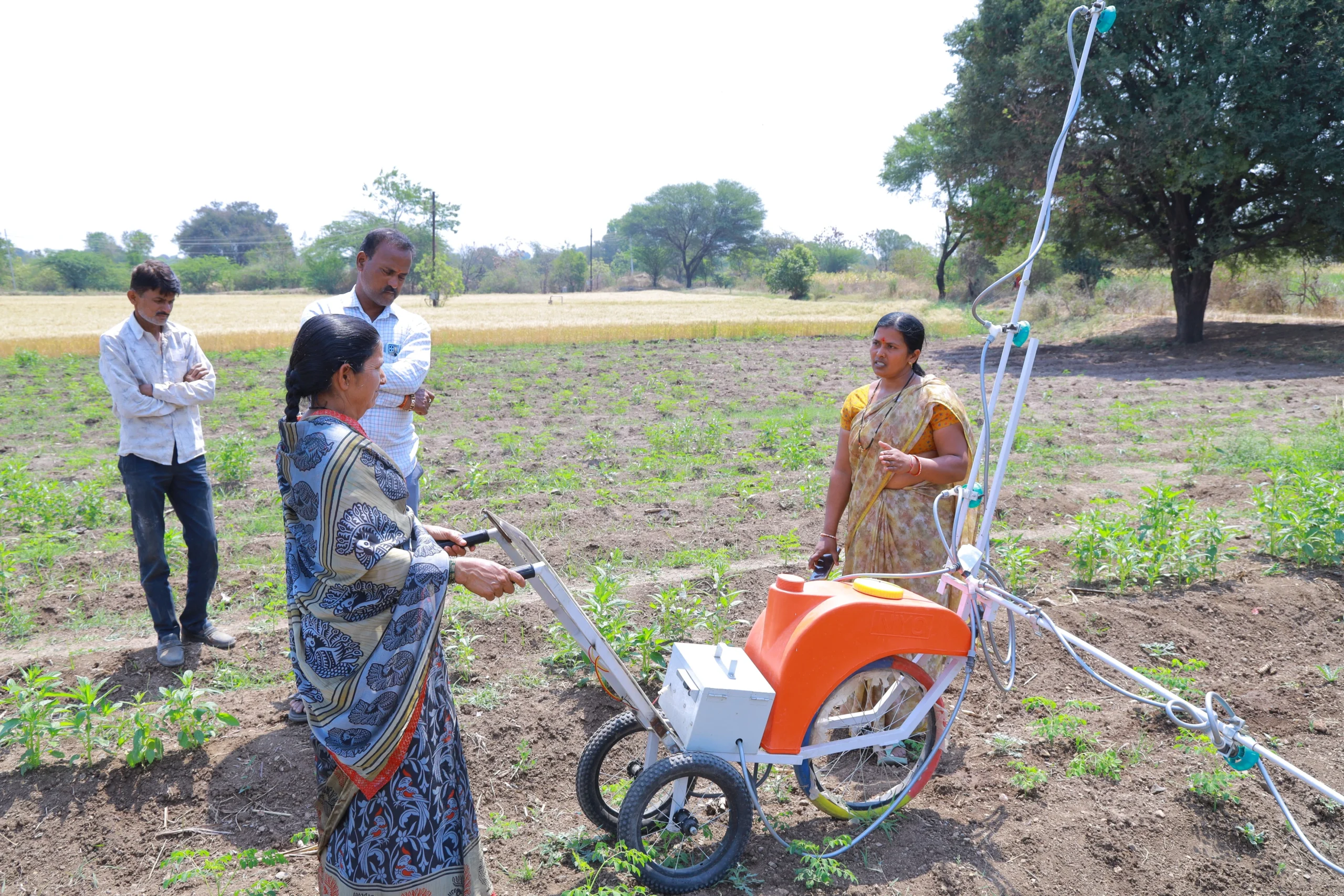Sakhi explaining product to farmer